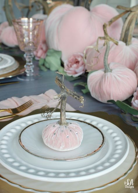 Blush Velvet Pumpkins Tablescape For Fall Girly Tablescape, Feminine Tablescape, Pumpkin Carving Tutorial, Glam Tablescape, Glam Pumpkins, Pumpkin Easy, Pumpkin Tablescape, Elegant Fall Decor, Carving Tutorial