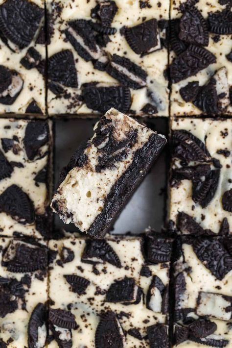 Oreo Cheesecake Bars combine the crunchy, classic flavor of Oreo cookies with a rich, creamy cheesecake filling! They're a hit for parties, special occasions, or just a cozy night in, and they're easy enough for even novice bakers to whip up with ease! Oreo Cheesecake Squares, Cream Cheese Oreo Cookies, Cookies And Cream Cheesecake Bars, Oreo Dream Bars, Oreo Cheesecake Cookies Recipe, Oreo Cream Cheese Dessert, Mini Cheesecakes No Bake, Oreo Cookie Bars, Oreo Cheese Cake