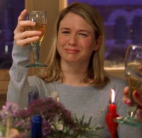 Our Saturday nights told by Bridget Jones (there's no In between)⁠ ⁠ ⁠ Via: @90smilks Bridget Jones's Diary, 2024 Manifestations, Klasik Hollywood, Bridget Jones Baby, June Carter, Bridget Jones Diary, Aesthetic Pfps, Exposition Photo, Comfort Movies