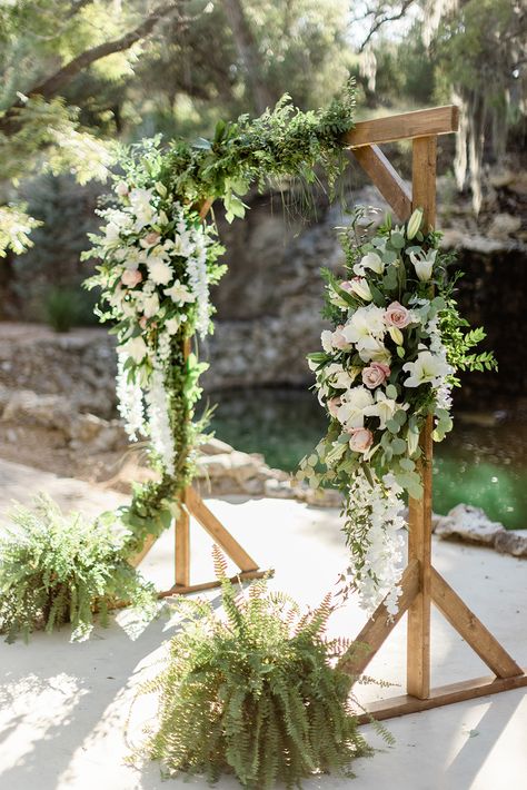 Wedding Arch Ideas, Wooden Wedding Arches, Elk Photography, Wedding Arches Outdoors, Diy Wedding Arch, Arch Ideas, Rustic Style Wedding, Wedding Arch Flowers, Arch Decoration