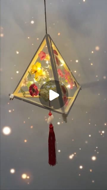 Itsy Bitsy Artsy I Art & Craft I Creative DIY on Instagram: "DIY flowers pressed triangle lantern 🏮 ✨🌸🌺 🌿Illuminate your space with handmade brilliance! Unveiling the magic of wood sticks and scotch tape crafted hanging lights. . . . 📌Follow me for more : ➡️ @itsy_bitsy_23 ➡️ @itsy_bitsy_23 ➡️ @itsy_bitsy_23 . . . #DIYLighting #woodstickcrafts #HomeDecor #CraftyCreations #handmade #LightingDesign #ArtisanCraft #UpcycledArt #SustainableLiving #CreativeHome #EcoFriendlyDecor #homedecor #CraftyInnovation #ArtistryAtHome #HomemadeHues #CraftersOfInstagram #LightingInspiration #parentchildhandmade #CraftyKids #HandcraftedHappiness #HomeArtistry #InnovativeCrafts #DIYDecor #CraftersCommunity #decor #ArtfulAmbiance" Diy Diwali Lights Decor, Diwali Latern Diy, Lantern Diy For Kids, Lamp Diy Hanging, Diy Diwali Lamp, Diy Diwali Gifts Handmade, Diy Lanterns For Diwali, Diwali Art And Craft Ideas, Diwali Lanterns Handmade