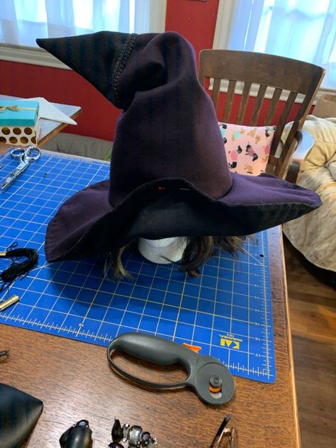 Making A Witch Hat, Felt Witch Hat Diy, Decorate Witches Hat, How To Make Witch Hat, Diy Witch Hat To Wear, Witches Hat Diy, Witch Costumes Diy, Witches Hat Pattern, Diy Witches Hat