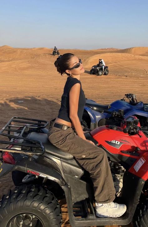 Darianka Sanchez, Dubai Outfit, Drømme Liv, Adventure Aesthetic, Photographie Inspo, Dubai Travel, Future Lifestyle, Dream Lifestyle, Foto Ideas Instagram