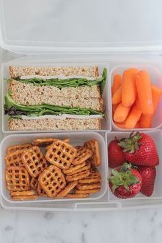 25 Healthy Back To School Lunch Ideas and Tips to get you, your kids and the new school year off to a great start! Back To School Lunch Ideas, Menu Sarapan Sehat, Back To School Lunch, School Lunch Ideas, Healthy School Lunches, Healthy School, Resep Diet, School Food, Lunch Meal Prep