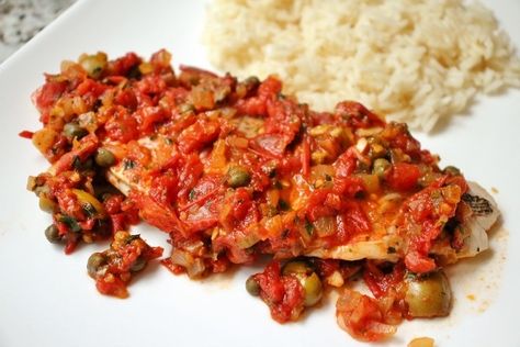 Made in Mexico: Pescado a la Veracruzana (Veracruz-Style Fish) Central American Food, Mexican Cookbook, Latin American Recipes, Latin American Food, Mexico Food, American Recipes, Global Cuisine, Food Group, Food Tasting