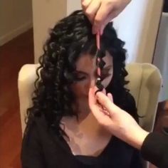 Spiral Hair Curls, Natural To Relaxed Hair, Pencil Curls, Huda Kattan, Hair Curling Tutorial, Curling Hair With Wand, Spiral Curls, Wooden Pencil, Dark Blonde Hair