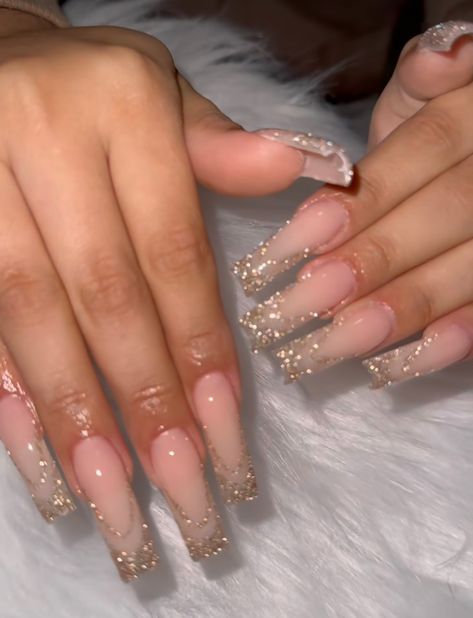 Shampain Nail Ideas, Pink Nails Prom Sparkle, Champagne Pink Nails For Prom, Prom Nail Inspo Elegant, 19 Bday Nails, Prom Nails Rose Gold Champagne, Pink And Gold Sparkle Nails, Long Acrylic Nails Glitter, Champagne Nails Acrylic Quince