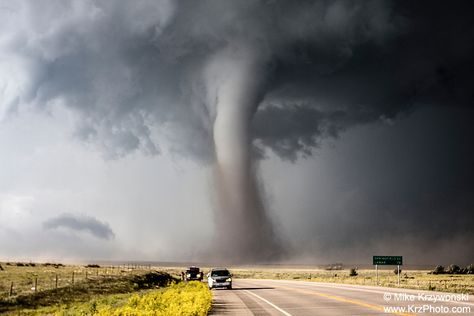 Tornado Pictures, Storm Pictures, Tornado Alley, Weather Storm, Stormy Skies, Storm Chasing, Storm Photography, Wild Weather, Bright Background