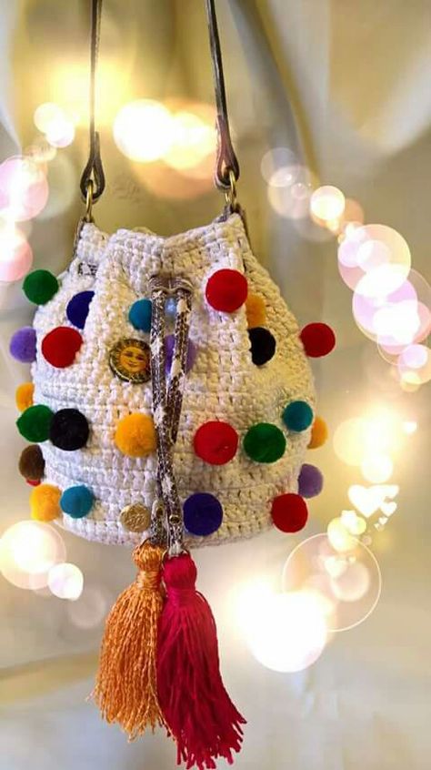 Crochet Potli Bag, Gilet Crochet, Crochet Purse Pattern Free, Crochet Shoulder Bags, Potli Bag, Easy Crochet Patterns Free, Crochet Knit Hat, Crochet Christmas Decorations, Diy Bags Patterns