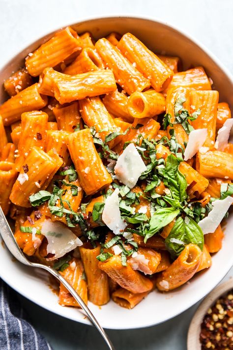 Creamy Roasted Red Pepper Rigatoni Pasta by The Modern Proper. With just five ingredients, dinner doesn’t get easier or more delicious than this creamy roasted red pepper rigatoni pasta. If you’ve got ten minutes and can open a jar, you can make this tonight. Roasted Red Pepper Rigatoni, Red Pepper Rigatoni, Red Pepper Pasta Sauce, Roasted Red Pepper Pasta, Red Pepper Pasta, Roasted Red Pepper Sauce, The Modern Proper, Modern Proper, Rigatoni Pasta