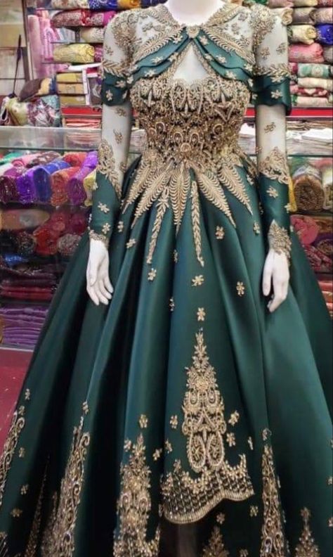 Emerald Green Ball Gown, Green Ball Gown, Baju Kahwin, Long Sleeve Wedding Dress, V Neck Wedding Dress, Fantasy Gowns, Sleeve Wedding Dress, Wedding Dress Couture, Long Sleeve Wedding