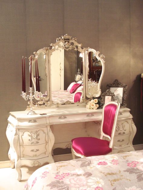 Bedroom Vanities, Vanity Tables, Victorian Life, Victorian Bedroom, Royal Furniture, Cnc Woodworking, Vanity Room, Dream Room Inspiration, Milan Design Week