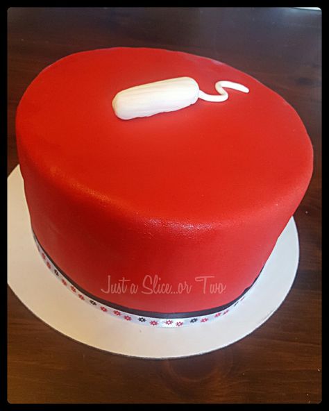 Yes, it's a tampon on the cake. A friend threw a Period Party for her niece when she started menstruating. So here's her period cake...lol! Period Party Food Ideas, 1st Period Cake, Period Cake Funny, Period Party Cake, First Period Cake, Period Party Ideas, Period Cake, First Moon Party, Weird Cakes