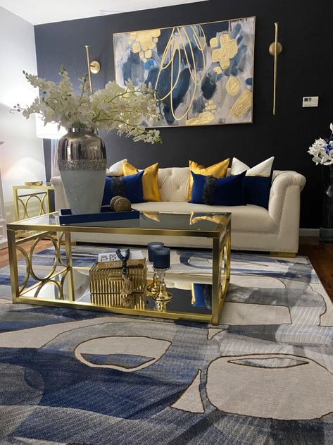 Blue Cream Living Room Ideas, Blue Gold Home Decor, Blue Glam Living Room, Navy Blue Interior Design, Navy Living Room Ideas, Blue Living Room Inspiration, Blue And Gold Living Room, Navy Living Rooms, Glam Living Room Decor