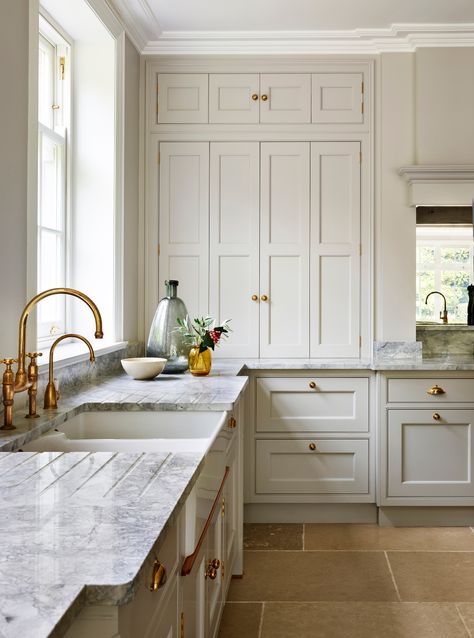 Shaker kitchen ideas: 10 ways to embrace modern Shaker style | Homes & Gardens Shaker Cabinets Kitchen, Modern Shaker Kitchen, Kitchen Ikea, Shaker Kitchen Cabinets, Shaker Style Kitchens, Classic Kitchen, Shaker Kitchen, Classic Kitchens, Luxury Kitchen Design