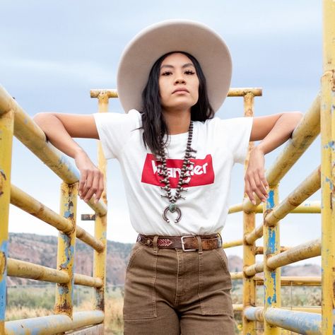 Native American Aesthetic Outfit, Native Fashion Modern, Native American Modern Fashion, Modern Indigenous Fashion, Navajo Style Fashion, Navajo Fashion, Navajo Clothing, Native American Style Outfits, Native Dresses