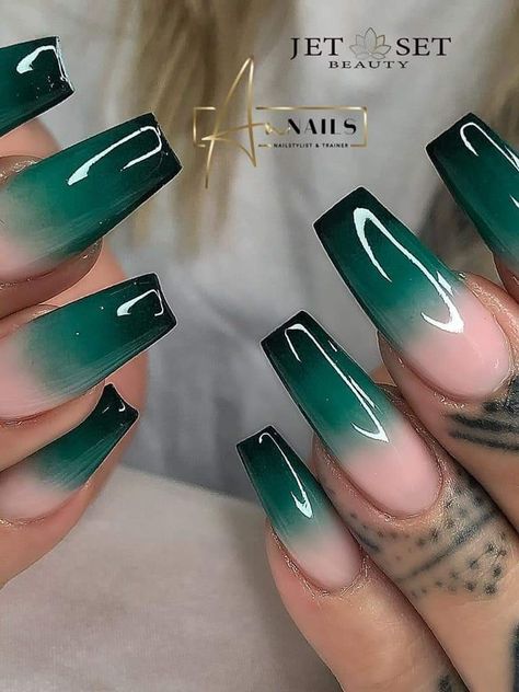 Ombre Emerald Green Nails, Nail Ideas Teal Turquoise, Ombre Nail Designs Green, Forest Green Ombre Nails, Sparkly Sns Nails, Emerald Green Nail Ideas Acrylic, Emerald Ombre Nails, Teal Ombre Acrylic Nails, Green Ombre Nails Acrylic