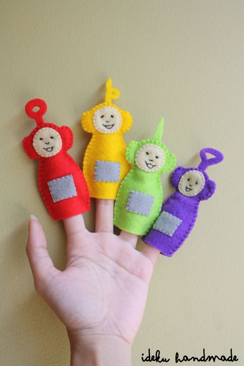 finger puppets | ideku handmade: {teletubbies finger puppets} Finger Puppet Patterns, Felt Puppets, Glove Puppets, Baby Mobil, Puppets Diy, Xmas Toys, Felt Finger Puppets, Puppet Patterns, Finger Puppet