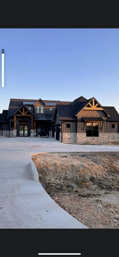 #farmhousedecor #farmhouse #rusticdecor Western House Modern, Ranch Dream Home, Black Barndominium With Rock, Nifty House Ideas, My Dream Home Farmhouse Exterior, Barndominium Homes Exterior, Barndominium Home Exterior, Western Home Exterior Ranch Style, Western Homes Outside