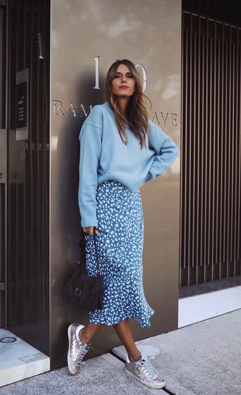 Love the layering Outfit Ideas Work, Bekväma Outfits, Apostolic Fashion, Spring Work Outfits, Looks Street Style, Modest Clothing, Outfit Trends, Casual Stylish, Blue Sweater