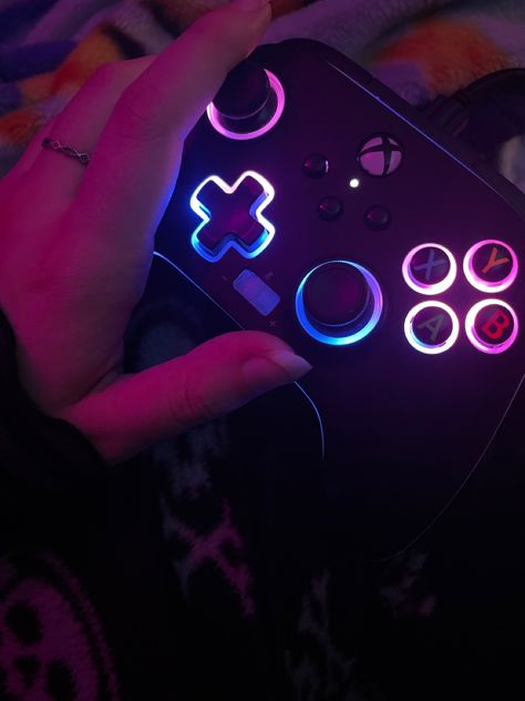 Video Game Controller Aesthetic, Playing Xbox Aesthetic, Xbox Controller Aesthetic, Dark Gamer Aesthetic, Controller Aesthetic, Xbox Aesthetic, Relaxing Thoughts, Gamer Fanart, Catherine Cowles