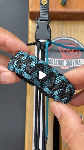 Para Cord Bracelets How To Make, Three Color Paracord Bracelet, Paracord Projects Diy Tutorials, Paracord Projects Tactical, 3 Color Paracord Bracelet, Paracord Projects Tutorials, Macrame Summer, 550 Cord Bracelets, Paracord Weaves