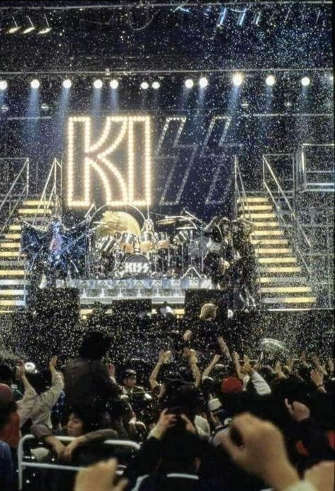 Kiss Group, Japan April, Kiss Concert, Football 49ers, Kiss Members, Kiss Army, Vintage Kiss, Kiss Pictures, Kiss Art