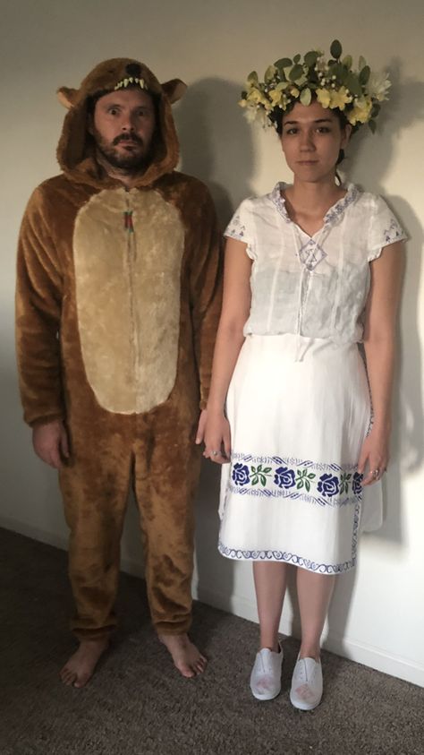 Midsommar Dress, Iconic Halloween Costumes, Halloween Costumes 2022, Matching Halloween Costumes, Creepy Halloween Makeup, Pretty Halloween Costumes, Couples Halloween Outfits, Cute Couple Halloween Costumes, Matching Costumes