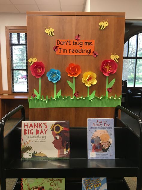 Don’t bug me, I’m reading! - May book display with bug books May Book Displays, April Library Display Ideas, Library September Display, June Library Displays, Library Spring Displays, Bug Display, Spring Library, Spring Display, Book Club Reads