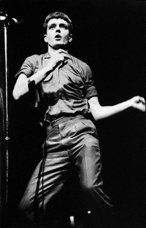 Ian Curtis Dance Muzică Rock, Garage Punk, Peter Murphy, Ian Curtis, Musica Rock, Music Taste, Rock N’roll, Gothic Rock, Joy Division