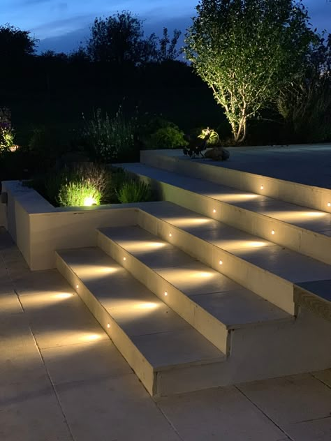 Outdoor Stairs Lighting Ideas, Outside Staircase House Elevation, Steps Ideas Stairs Outdoor, Garden Steps Lighting, Exterior Step Lighting, Outdoor Steps Lighting, Outdoor Staircase Design Entrance, Outdoor Entrance Lighting, Steps With Lights