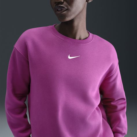 Grounded in style, comfort and versatility, meet our take on luxury loungewear. This classic sweatshirt helps you stay cozy all day long, thanks to its midweight fleece that feels soft yet structured. Plus, the taller ribbing and oversized fit give you a trend-right look. Nike Pink Sweatshirt, Pink Nike Sweatshirt, Nike Sweatshirts Hoodie, Nike Women Sweatshirt, Nike Sportswear Phoenix Fleece, Nike Crew Neck, Xmas Wishlist, Luxury Loungewear, Nike Crewneck