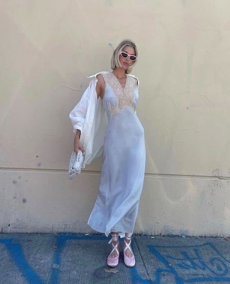 Fashion goals on how to style a vintage slip by @hoskelsa 💙 Black Poplin Dress, White Poplin Dress, Bright Yellow Dress, Vintage Slip Dress, Steal Her Style, Vintage Slip, Slip Dresses, Vintage Slips, Elsa Hosk