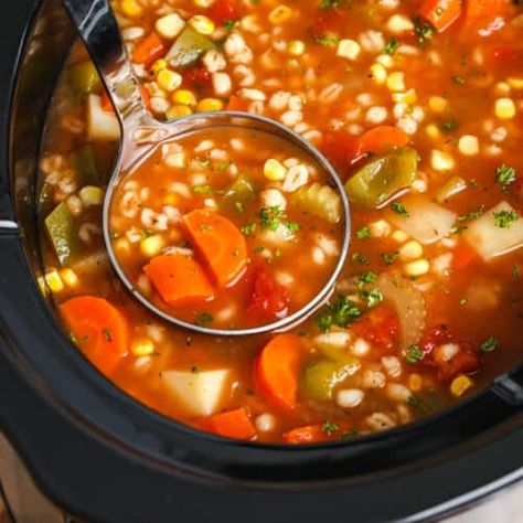 Vegetable Barley Soup - Spend With Pennies Sausage Soup Crockpot, Vegetable Beef Barley Soup, Vegetable Barley Soup, Beef Barley, Beef Barley Soup, Vegetarian Soup Recipes, Spend With Pennies, Meatless Main Dishes, Crockpot Soup Recipes