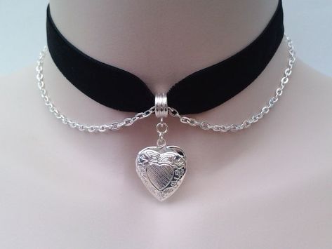 Ribbon Choker, Bracelet Pandora, Black Choker, Choker Collar, Heart Locket, Gothic Jewelry, Bijoux Diy, Locket Necklace, Cute Jewelry