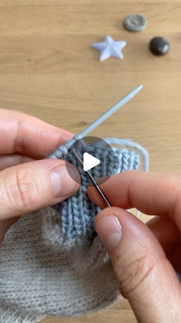 Stretchy Cast Off In Knitting, Stretchy Knit Stitches, Knitting Cast Offs, Cast Off Knitting How To, Stretchy Bind Off Knitting, Stretchy Cast On Knitting, Binding Off In Knitting, Cast Off Knitting, Edge Knitting