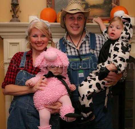 Old McDonald | 25+ Creative Family Costumes Farmer Halloween Costume, Farm Costumes, Farmer Halloween, Farmer Costume, Family Themed Halloween Costumes, Old Mcdonald, Themed Halloween Costumes, Baby First Halloween