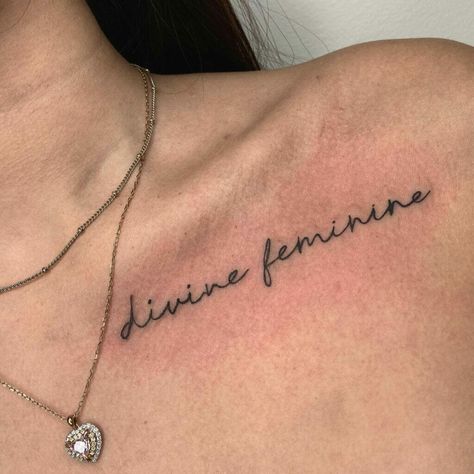 Collar Bone Writing Tattoo, Cursive Collar Bone Tattoo, Collar Bone Tattoo Writing, Chest Tattoo Female Upper Shoulder, Define Feminine Tattoo, Collarbone Tattoo Quotes, Tattoo Ideas Collar Bone For Women, Colorbone Tattoos Women, Collarbone Tattoo Words