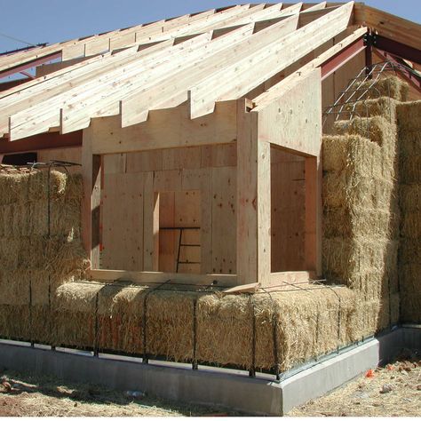 Projects Strawbale House, Straw Bale Building, Iceland Volcano, Straw Bale Construction, Straw Bale House, Survival Skills Life Hacks, Straw Bales, Straw Bale, Outdoor Bath