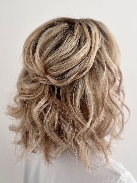 Short Updo Hairstyles Wedding Bridesmaid, Short Curled Hair Wedding, Half Up Wedding Hairstyles Short Hair, Short Curly Bridesmaid Hair, Shirt Wedding Hair, Short Curled Wedding Hair, Wedding Hair For Short Hair Bridesmaid, Bridesmaids Hair Short, Short Blonde Bridal Hair