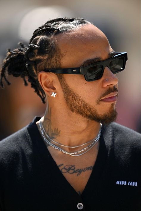 Sir Lewis Hamilton, Watch F1, Lewis Hamilton Formula 1, F1 Lewis Hamilton, F1 Drivers, Lewis Hamilton, Pretty Men, Formula One, Cortes De Cabello Corto