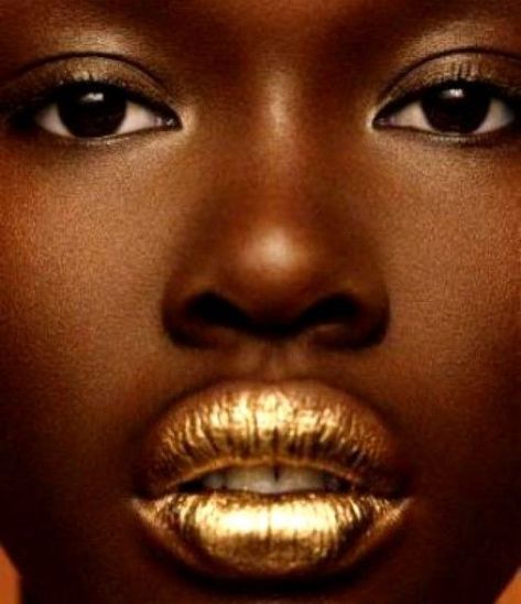 These 10 unusual lipstick colors might just be what you need to get a fresh new look in the lip department, but they're not for the faint-of-beauty-hearted! Leaf Makeup, African Makeup, Lipstick Tattoos, Gold Lipstick, Lip Lipstick, Lipstick Designs, Dark Lipstick, Gold Lips, Lips Shades