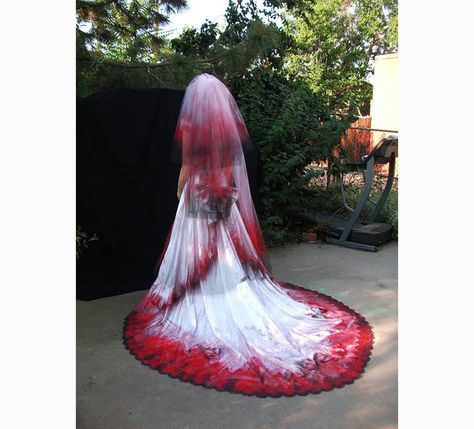 "Bloody " wedding dress..its actually quite beautiful ... Southern Belle Costume, Horror Wedding, Goth Wedding Dresses, Red And White Wedding, Vampire Wedding, Dark Wedding Theme, Vampire Bride, Belle Costume, Halloween Themed Wedding