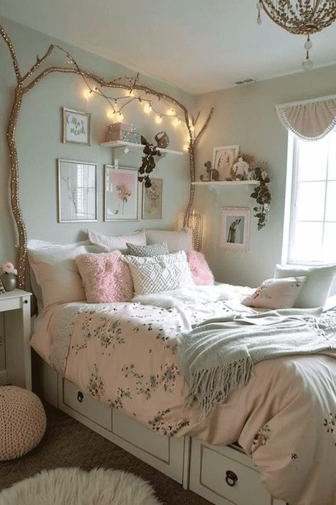 Rose Themed Bedroom, Cute Teen Girl Bedroom Ideas, Pre Teen Girls Room, Preteen Bedroom, Teen Girl Bedroom Ideas, Girls Room Colors, Girl Bedroom Ideas, Teen Bedroom Designs, Teen Girl Room Decor