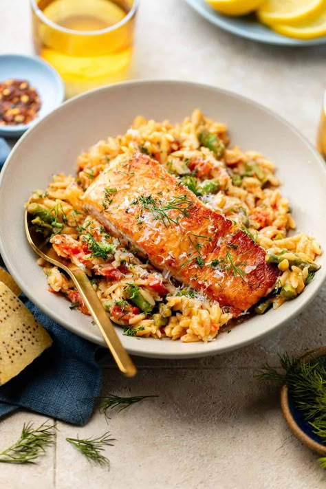 Switch up your standard salmon routine and try out this delicious Creamy Salmon Orzo Skillet! It's overflowing with savory flavors. Salmon Orzo, Orzo Skillet, Creamy Salmon, Garlic Parmesan Potatoes, Corn Avocado Salad, Salmon Rice Bowl, Lemon Orzo, Pan Fried Salmon, Rice Bowls Recipes