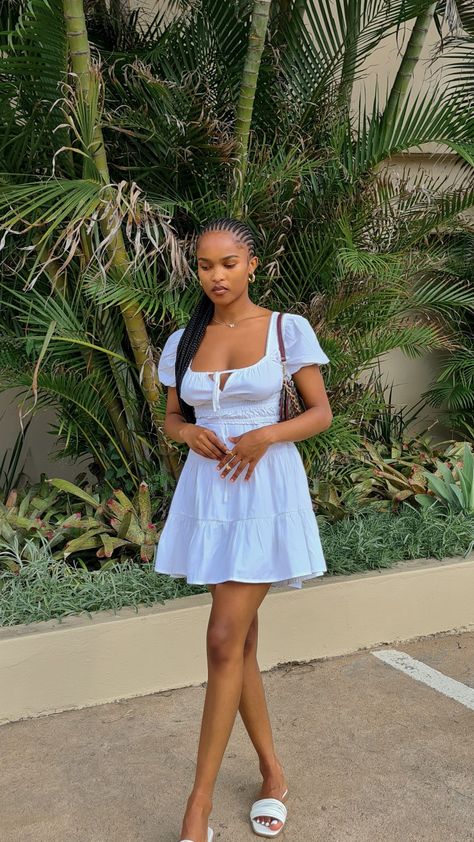 Black girls fashion. White cute dress for black girls Cute Picnic Outfits Summer, All White Brunch Outfit, White Brunch Outfit, Picnic Outfit Black Women, Bae Vacation, Dress Cute Outfits, White Dress Cute, Brunch Outfit Summer, Cute Sundresses