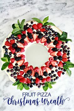 Fruit Pizza Christmas, Fruit Pizza Bar, Pizza Christmas, Fruit Ideas, Fruit Pizza Sugar Cookie, Fruit Pizza Recipe, Thing To Make, Christmas Fruit, Fruit Pizza