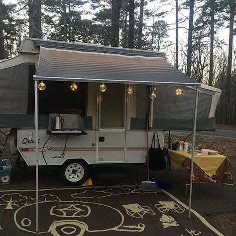 Zelt Camping, Pop Up Trailer, Camper Awnings, Tent Campers, Kayak Camping, Tent Trailer, Popup Camper, Cool Campers, Camper Makeover