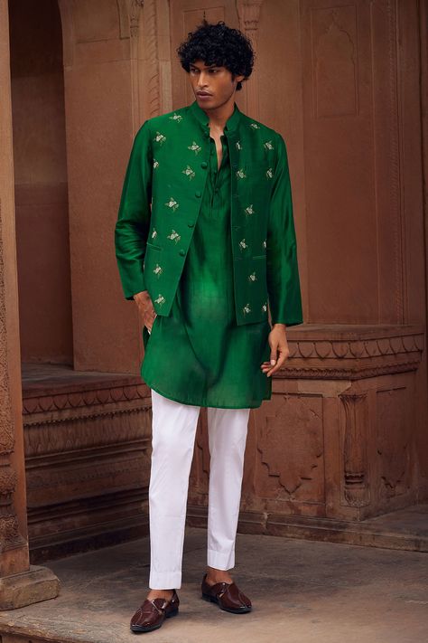 Buy Green Chanderi Silk Embroidery Floral Safi Bundi And Kurta Set For Men by Seema Nanda Online at Aza Fashions. Kurta Patterns Men, Mens Mehendi Outfits, Men Mehendi Outfits, Sangeet Outfit Men, Men’s Kurta, Traditional Outfit Men, Mehendi Outfits For Men, Green Kurta Men, Haldi Outfit For Men