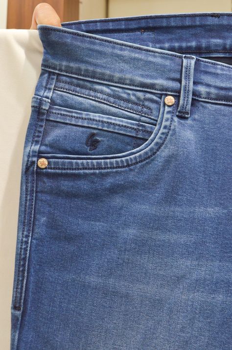 Diy Lace Shorts, Denim Jeans Menswear, Mens Jeans Pockets, Men's Denim Style, Jeans Design, Color Trends Fashion, Jean Pockets, Pants Details, Denim Jeans Men